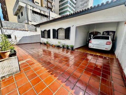 amplo quintal com garagem para 4 carros grandes