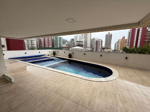 piscina climatizada adulto e infantil com vista livre