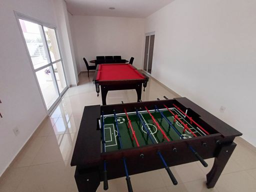 salão de jogos bem arejado