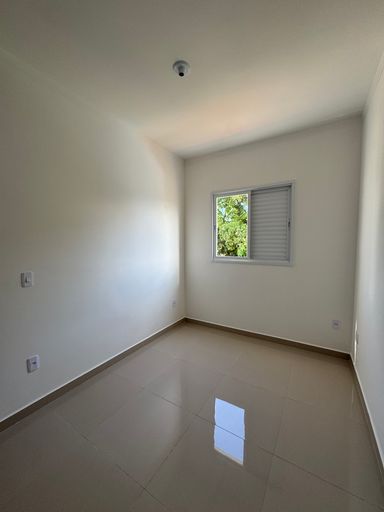 dormitório 1 com vista livre e arborizada