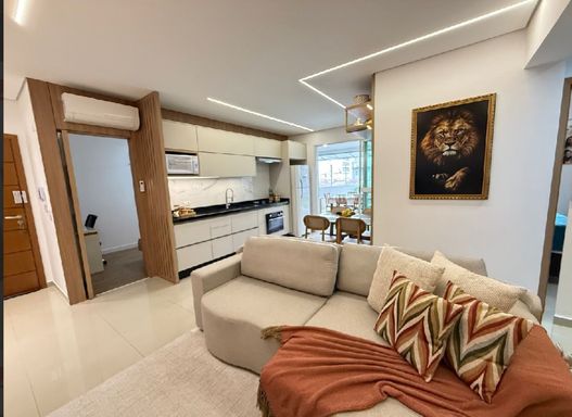 sala ampla semi integrada a cozinha gourmet e a varanda garden