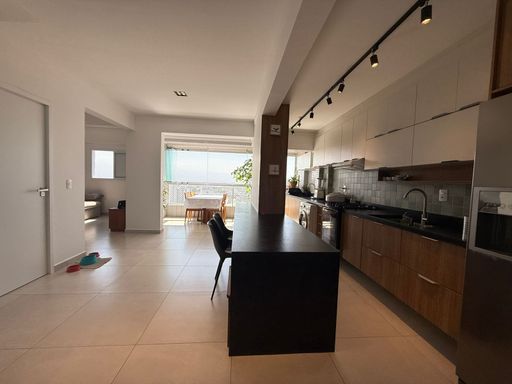 ambientes integrados, varanda gourmet  envidraçada, cozinha padrão americana com móveis planejados de primeiríssima qualidade e área de serviço