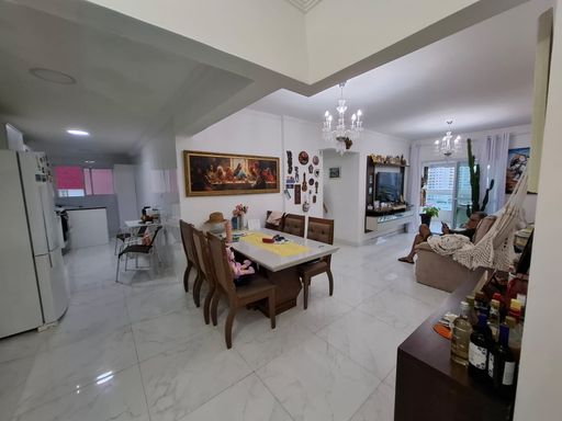 sala ampla 2 ambientes com acesso a varanda gourmet e a cozinha semi integrada