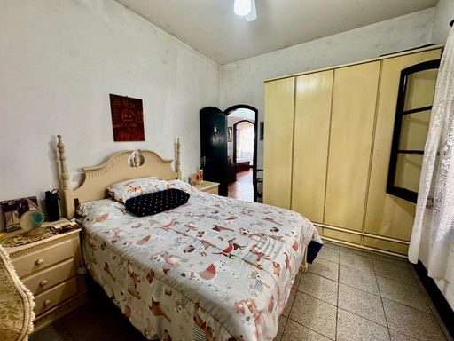 ampla suíte bem arejada