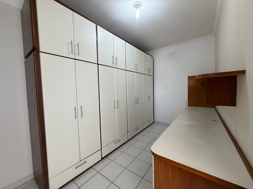 dependência de empregada com banheiro privativo