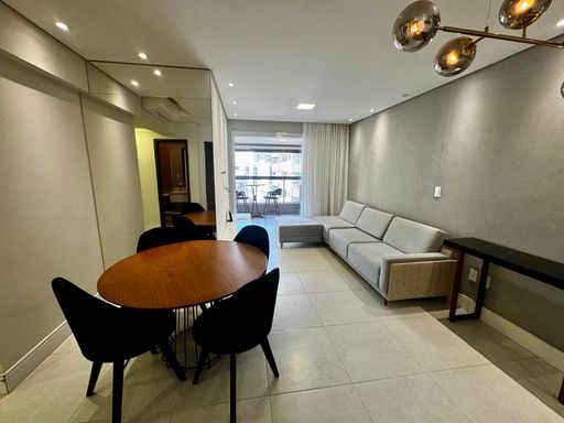 sala 2 ambientes com acesso a varanda gourmet, teto rebaixado e sistema de iluminação diferenciada