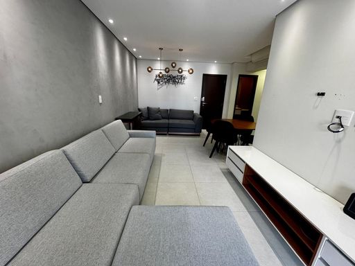 sala 2 ambientes com teto rebaixado e sistema de iluminação diferenciada