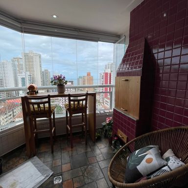 varanda gourmet envidraçada, com vista mar e ao morro do Xixová privilegiada, andar alto