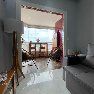 varanda gourmet envidraçada, com vista mar e ao morro do Xixová privilegiada, andar alto