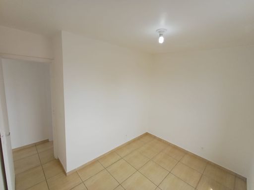 dormitório 2 com sol da tarde