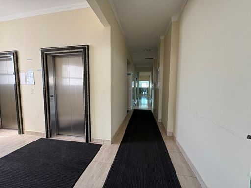 hall de entrada com 2 elevadores