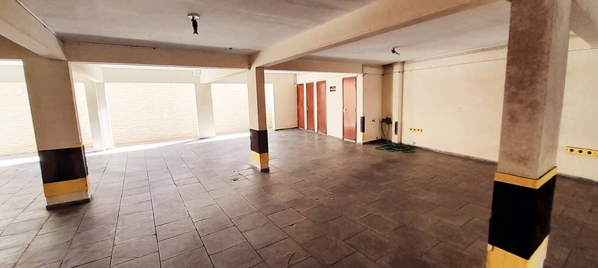 depósito privativo na área de estacionamento.