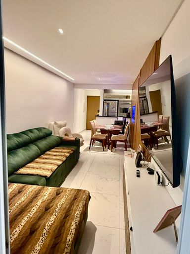 sala ampla dois ambientes com acesso a cozinha semi integrada e a entrada principal