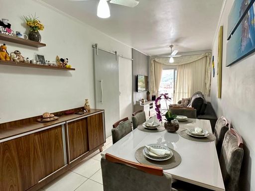 sala 2 ambientes com acesso a varanda gourmet envidraçada e vista arborizada privilegiada