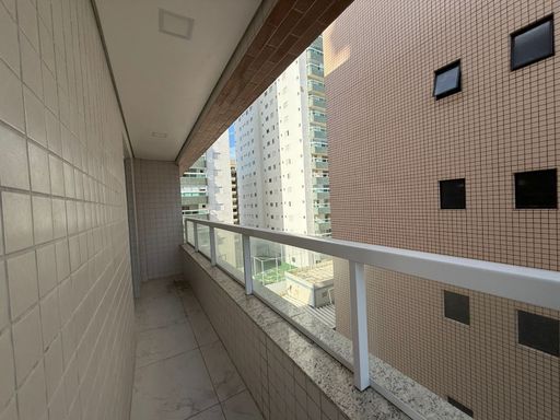 ampla varanda com acesso a suíte