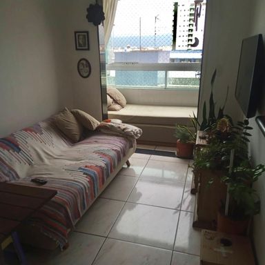 sala com acesso a sacada envidraçada com vista livre