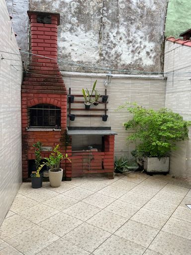 espaço gourmet no quintal com churrasqueira a carvão