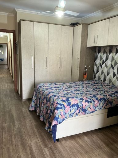 dormitório do casal com armários panejados