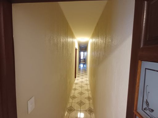corredor de acesso aos dormitórios e ao andar inferior