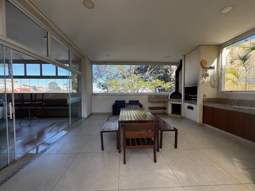 área gourmet 2, envidraçada com churrasqueira e forno de pizza semi integrado ao salão de festas