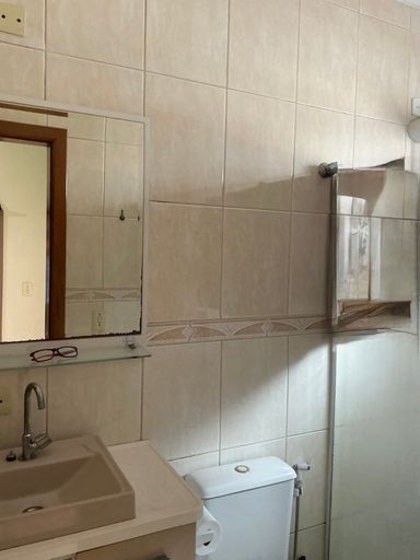 suíte com box de vidro