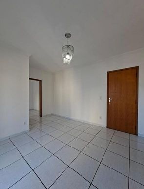 ampla sala com acesso ao dormitório