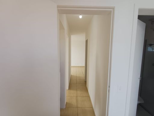 corredor de acesso aos dormitórios e a sala 2 ambientes