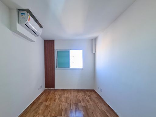 suíte com ar condicionado, bem arejada