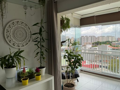 sala ampla 2 ambientes com acesso a varanda gourmet envidraçada e cortina blackout