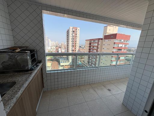 ampla varanda gourmet com churrasqueira e vista livre privilegiada