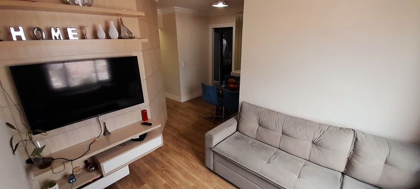sala ampla em L 2 ambientes com acesso a entrada principal e aos dormitórios