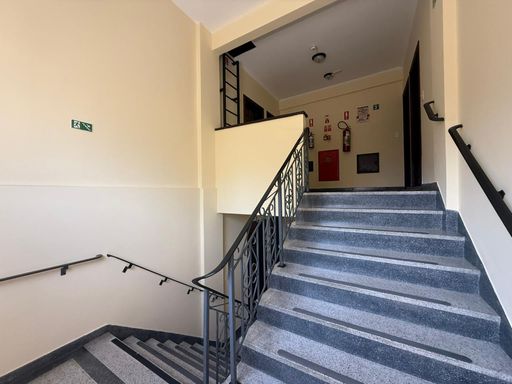 escada de acesso ao apartamento