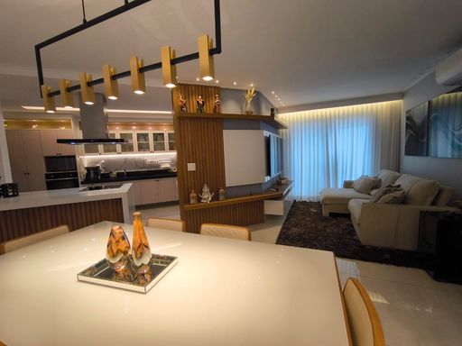 sala de jantar e estar finamente decoradas e planejadas, integrada com a cozinha e acesso a varanda.