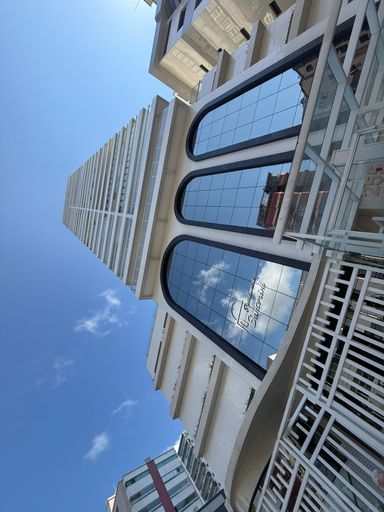 Fachada imponente do Residencial Santorini