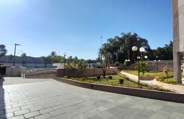 área de convivência com espaço arborizado
