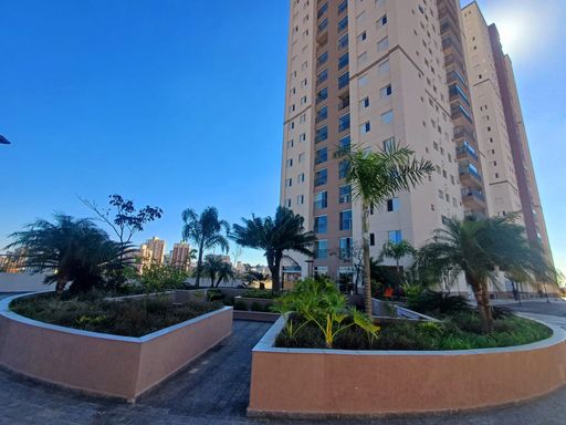 Praça com jardinagem do Residencial Club View