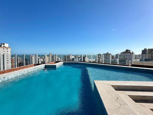 piscina adulto e infantil na cobertura com vista livre privilegiada