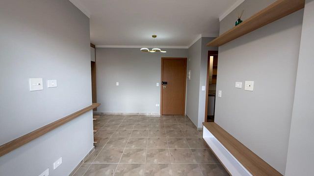 sala 2 ambientes com acesso a entrada principal