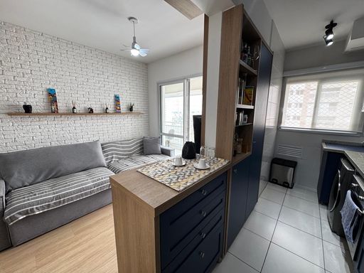 sala 2 ambientes semi integrada a cozinha com armários planejados de primeiríssima qualidade, semi integrada a área de serviço bem arejada