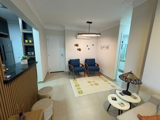 Sala ampla 2 ambientes semi integrada a cozinha e acesso a entrada principal