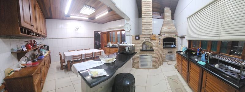 Espaço churrasqueira e forno a lenha