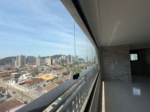 ampla sacada envidraçada com acesso a sala 2 ambientes