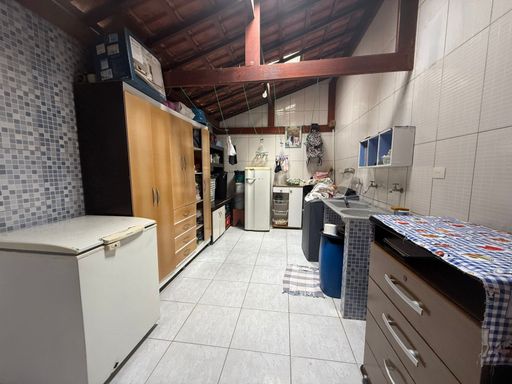 ampla área de serviço coberta