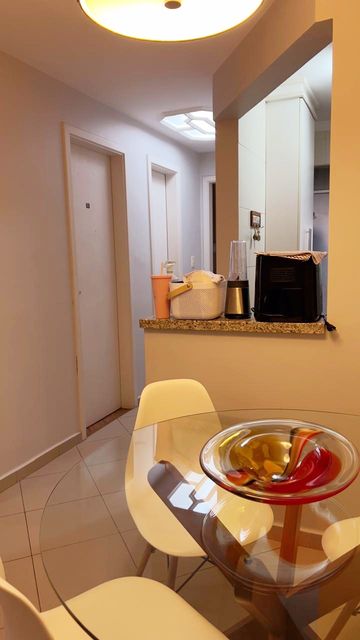 sala ampla 2 ambientes semi integrada a cozinha e acesso aos dormitórios