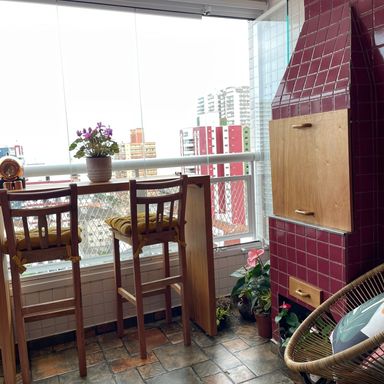 varanda gourmet envidraçada, com vista mar e ao morro do Xixová privilegiada, andar alto