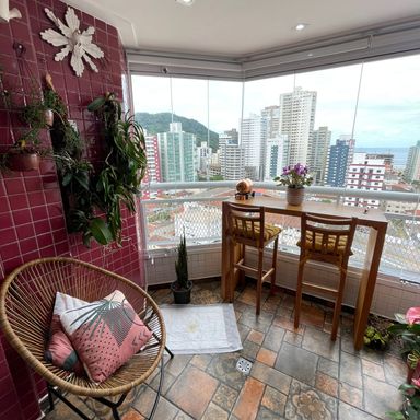 varanda gourmet envidraçada, com vista mar e ao morro do Xixová privilegiada, andar alto