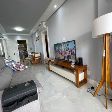 sala ampla 2 ambientes com acesso a entrada principal