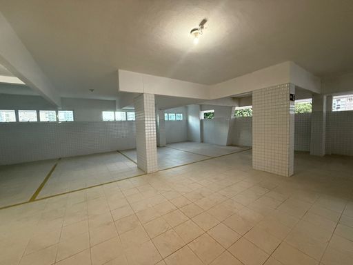 área da garagem coberta e clean