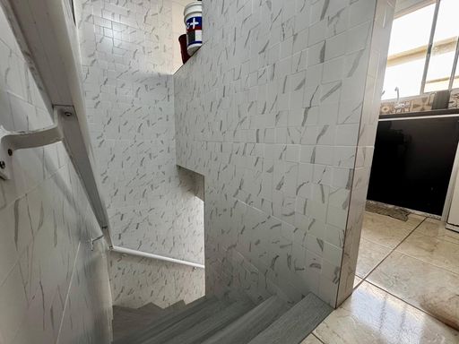 escada de acesso a entrada principal