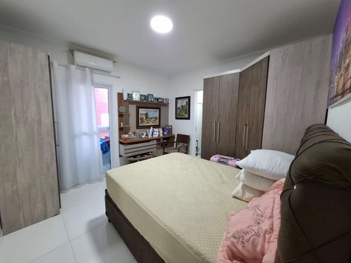 suíte 2 com acesso a varanda gourmet com ar condicionado e armário planejado